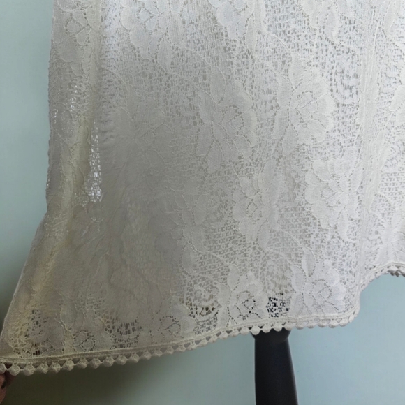 Everly Off White Lace Dress with Inkat Pattern; Size Large - Picture 6 of 9